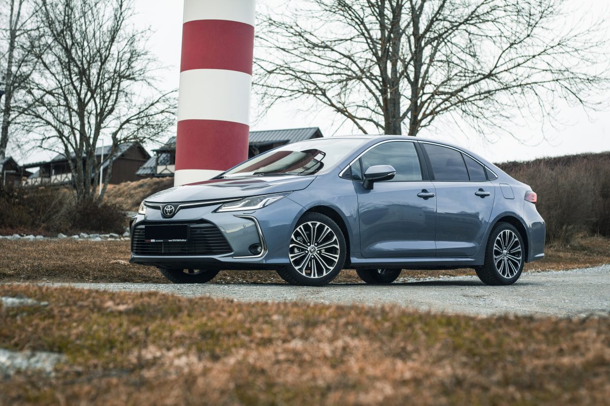 Toyota Corolla sedan boční pohled