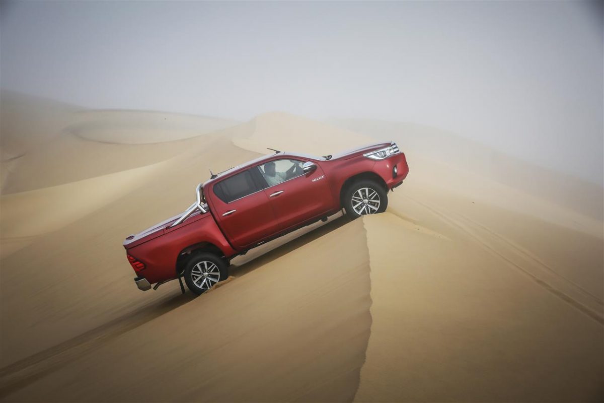 Toyota Hilux jízda do dun