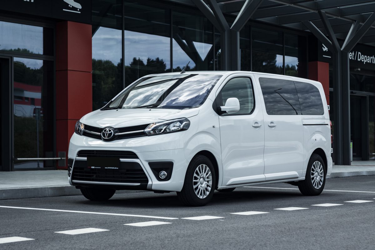 Toyota Proace Verso na letišti