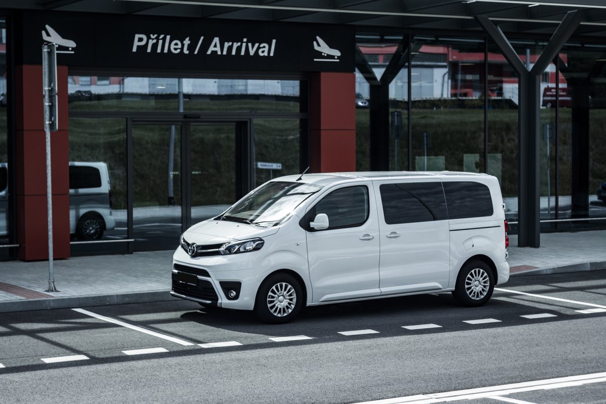 Toyota Proace Verso z boku