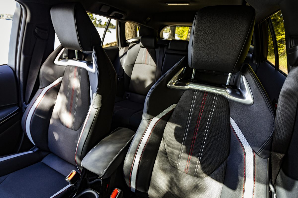 Toyota Corolla GR interiér sedadla