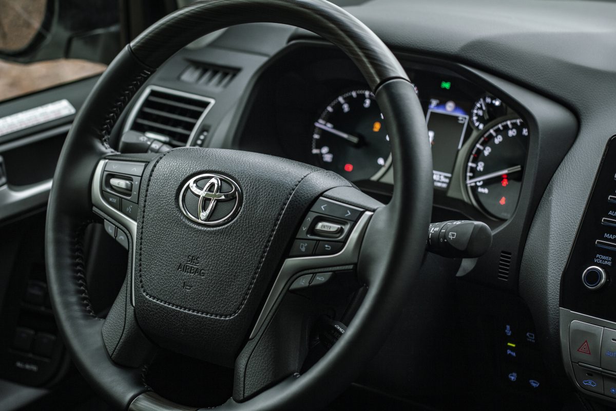 Toyota Land Cruiser 2.8 diesel multifunkční volant