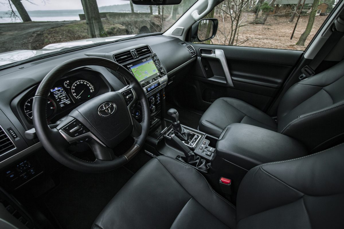 Toyota Land Cruiser 2.8 část řidiče a spolujezdce