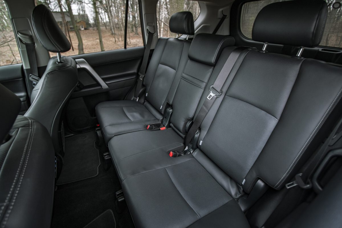 Toyota Land Cruiser 2.8 diesel zadní sedadla