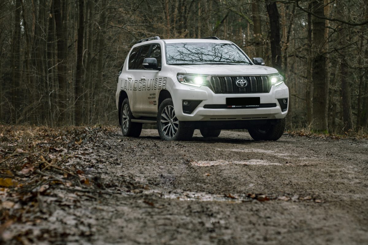 Toyota Land Cruiser 2.8 diesel v bahně světla