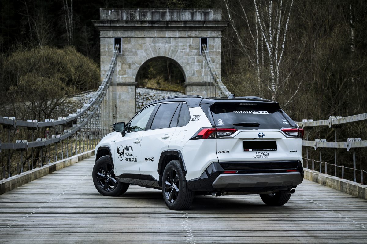 Toyota Rav4 hybrid - na mostě zadní část