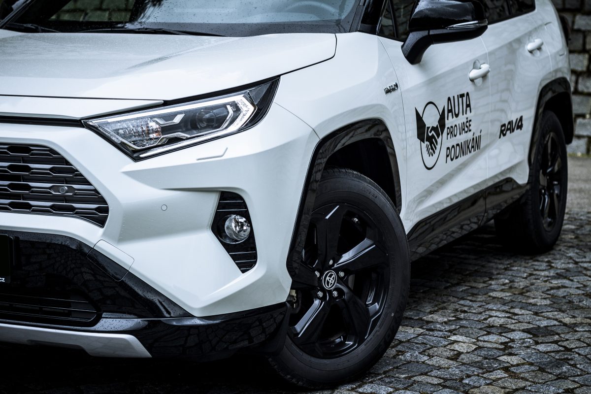 Toyota Rav4 hybrid - u zdi detail předního kola