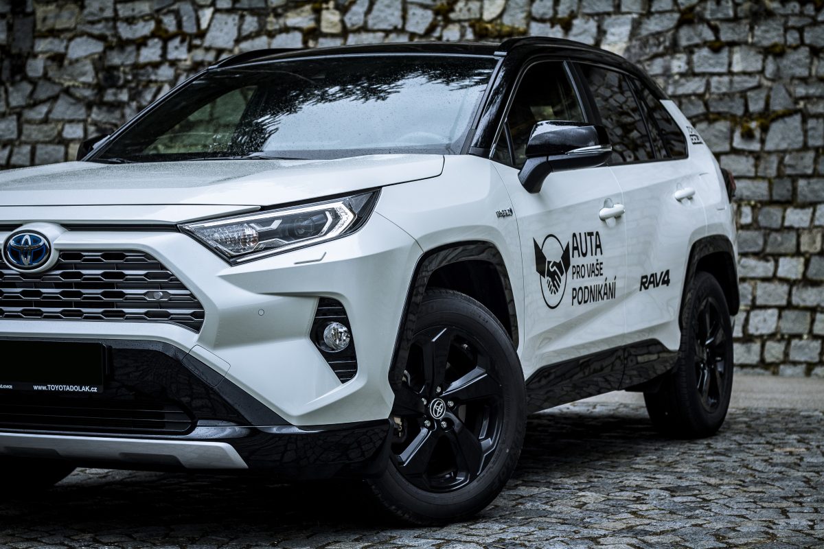 Toyota Rav4 hybrid - u zdi detail přední části