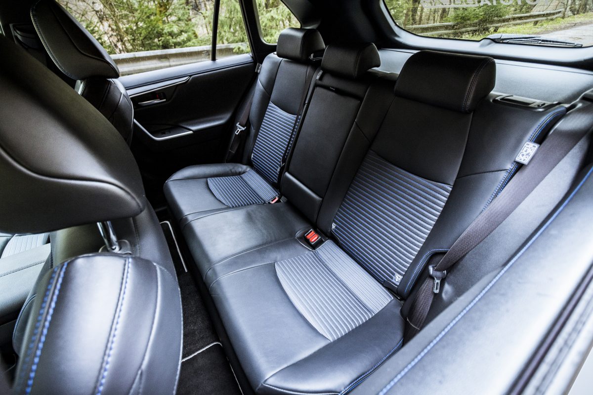 Toyota Rav4 hybrid - zadní sedadla