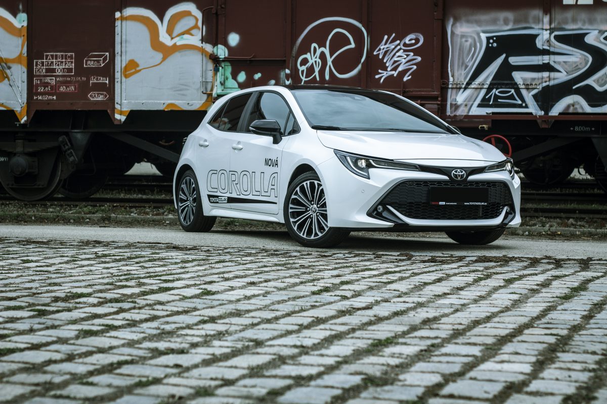 Toyota Corolla hatchback - street