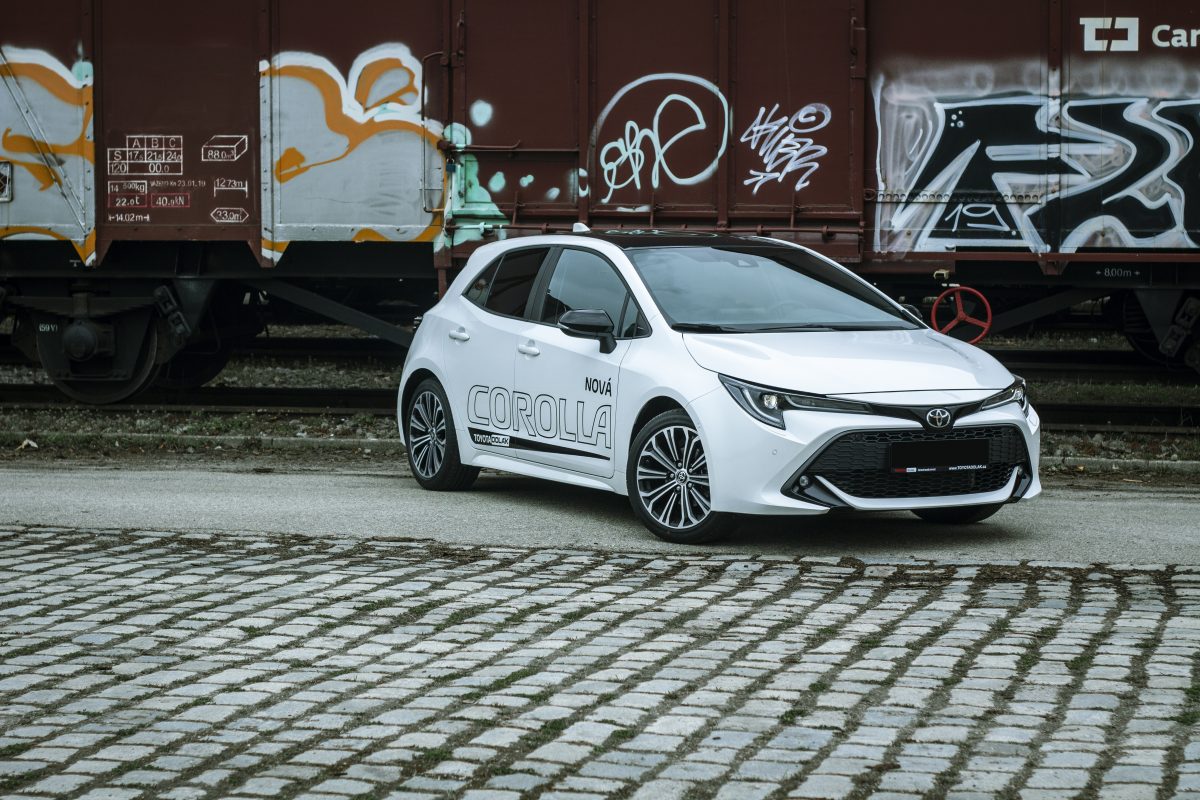 Toyota Corolla hatchback - street grafiti