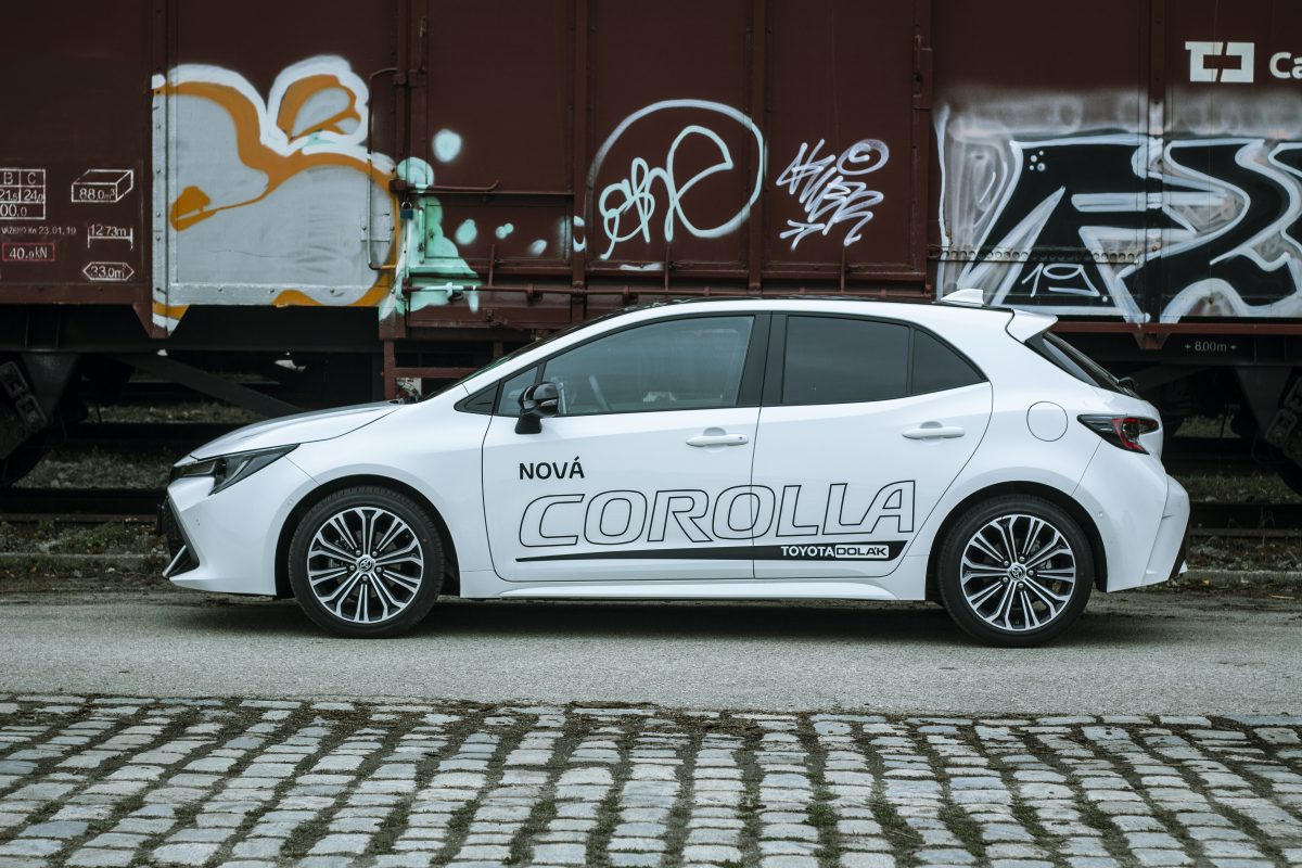 Toyota Corolla hatchback - boční pohled