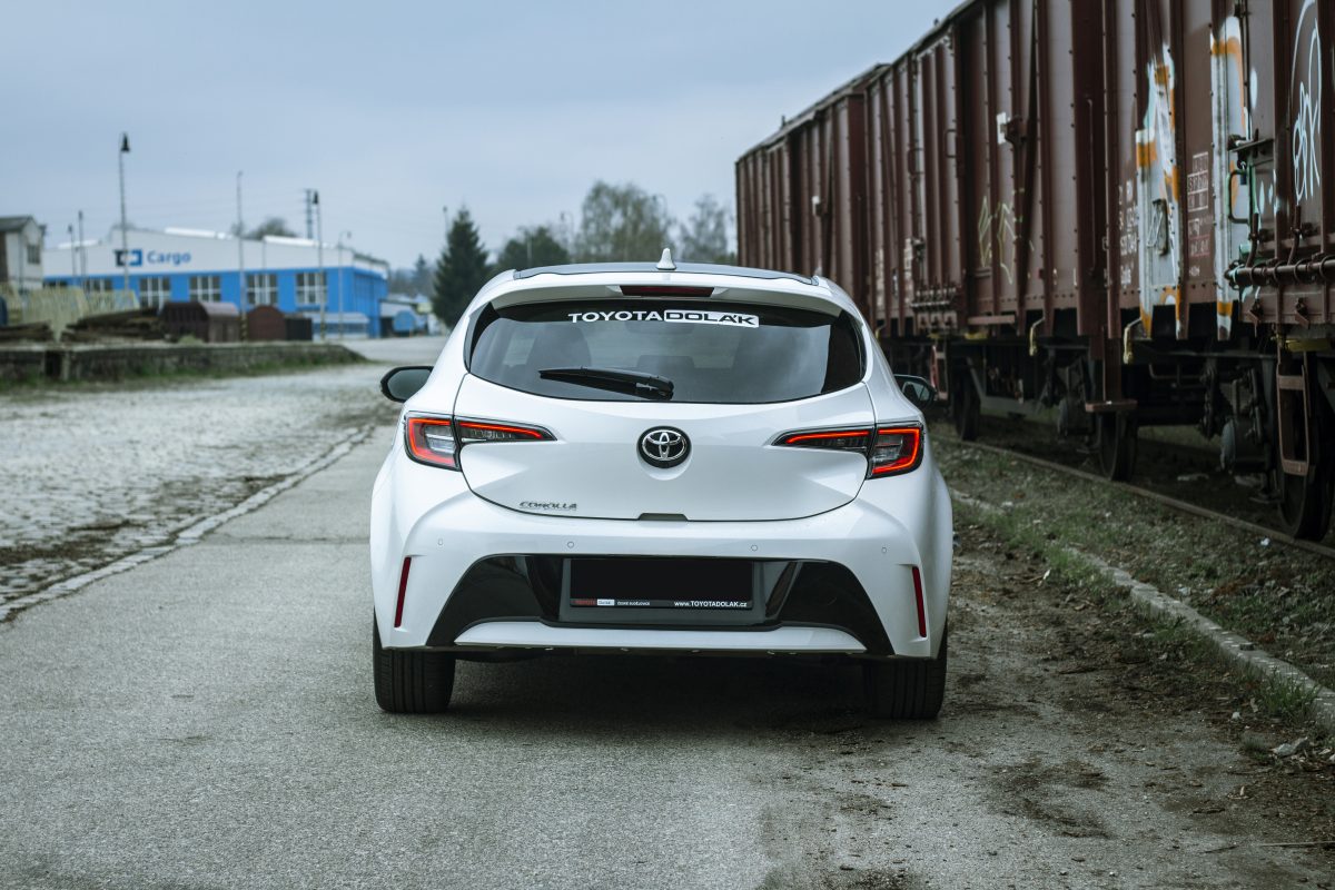 Toyota Corolla hatchback - čelní pohled zezadu