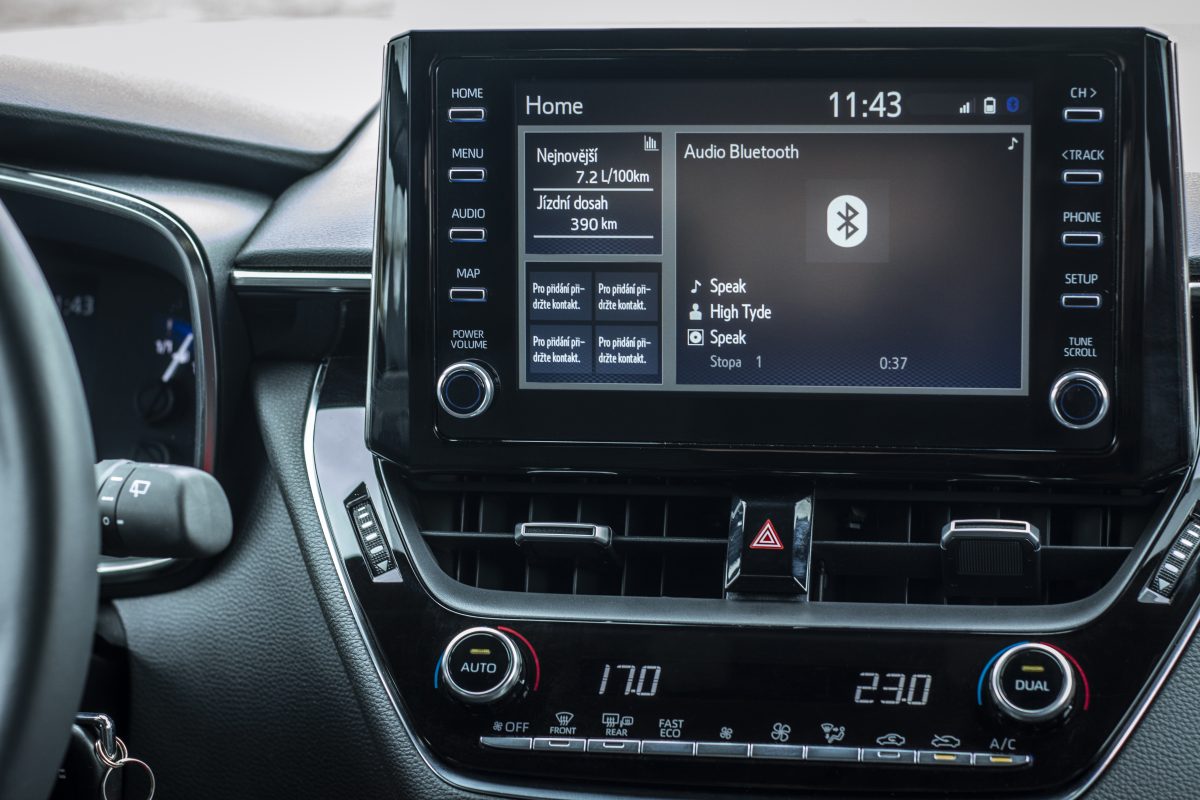 Toyota Corolla hatchback - lcd display