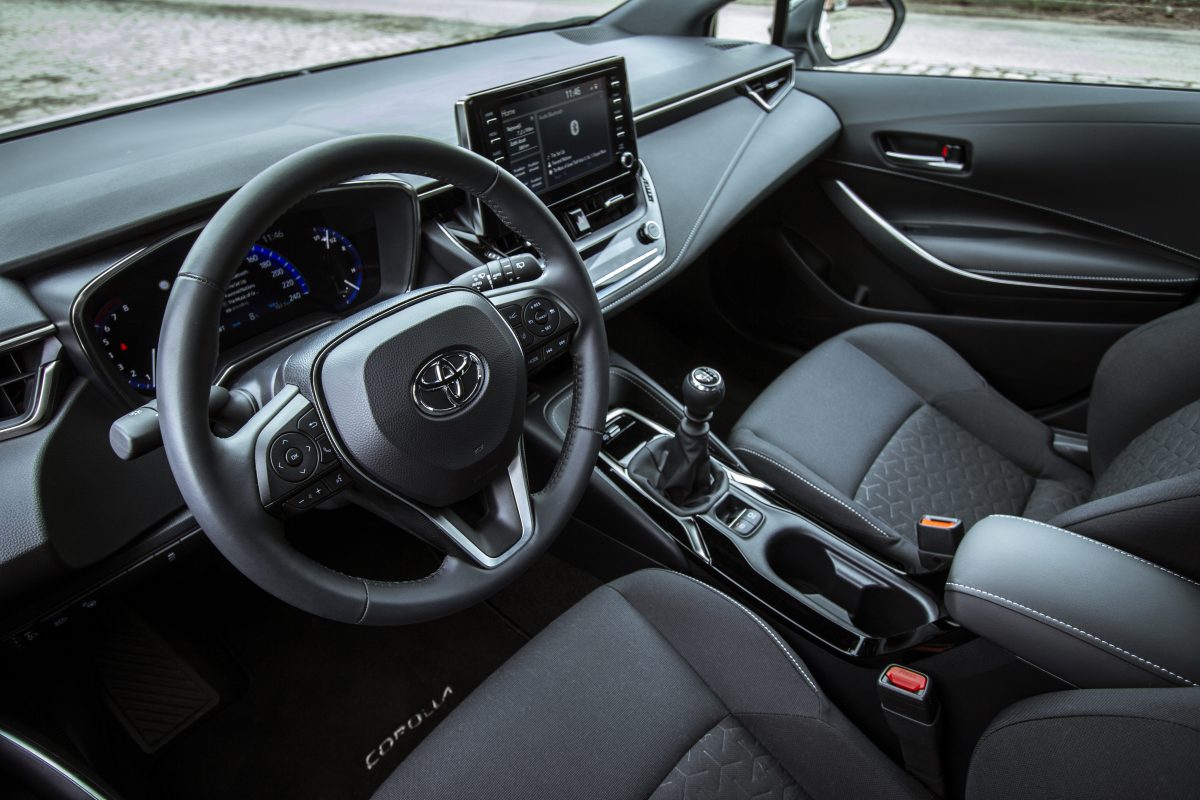 Toyota Corolla hatchback - přední část interiéru