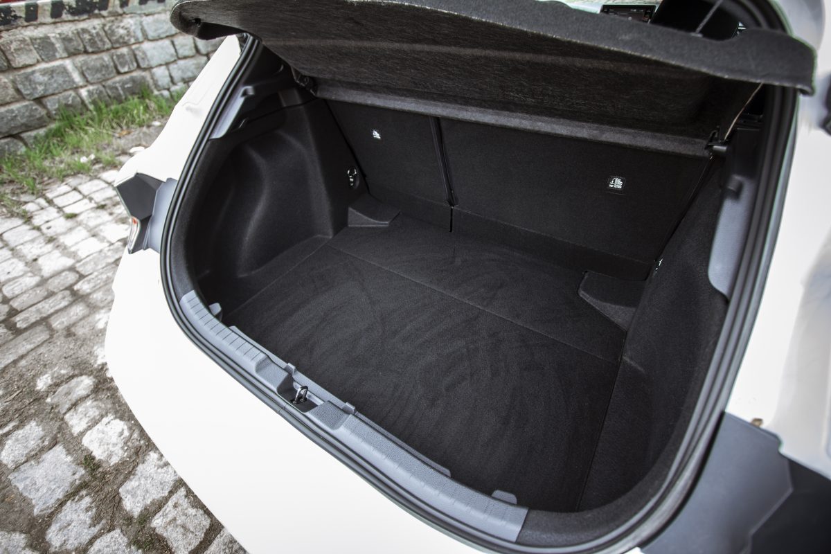 Toyota Corolla hatchback - kufr