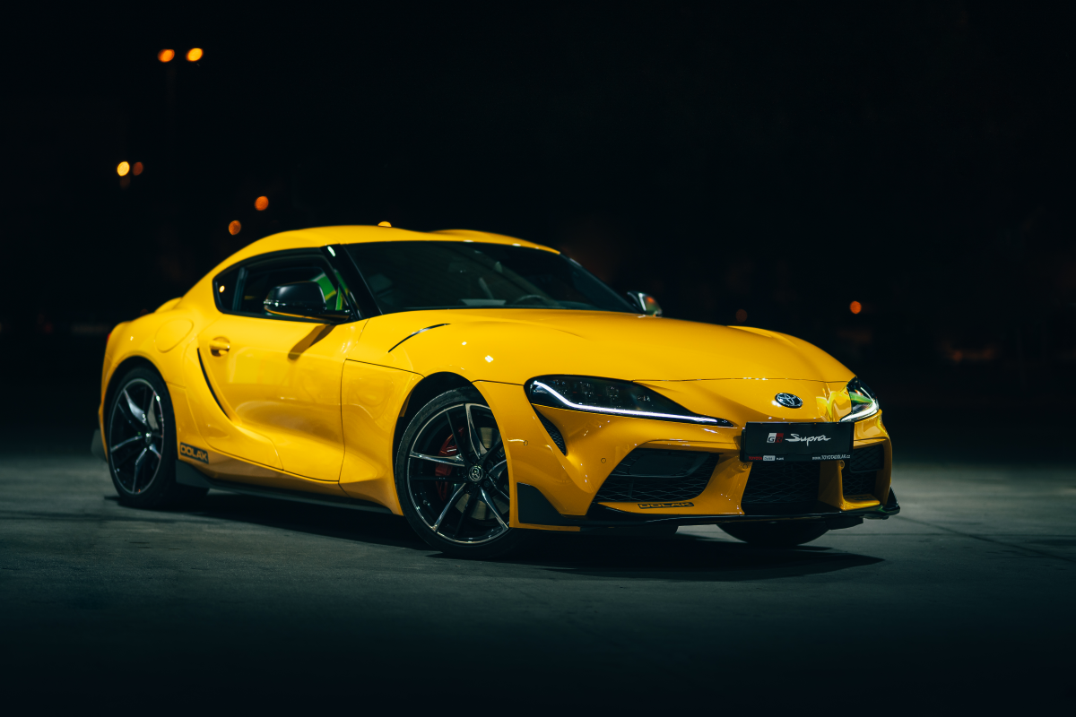 Toyota GR Supra přední část z boku