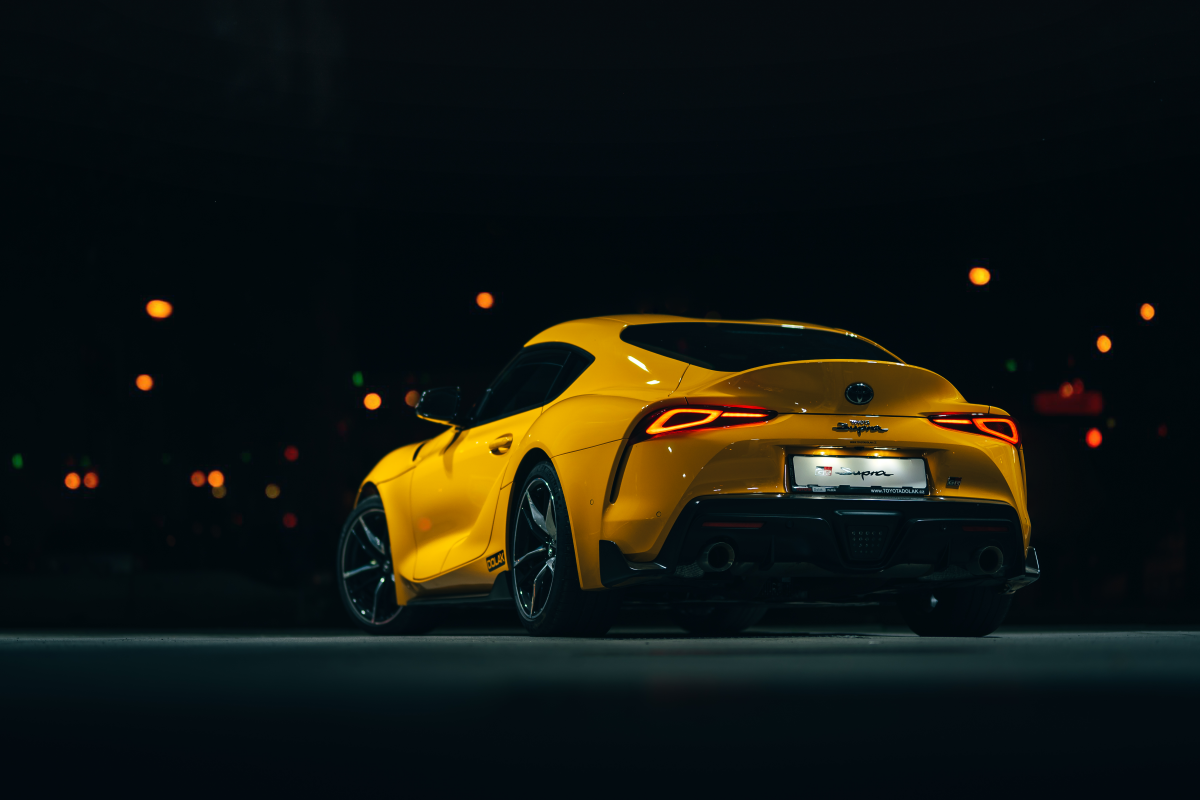 Toyota GR Supra pohled ze zadu