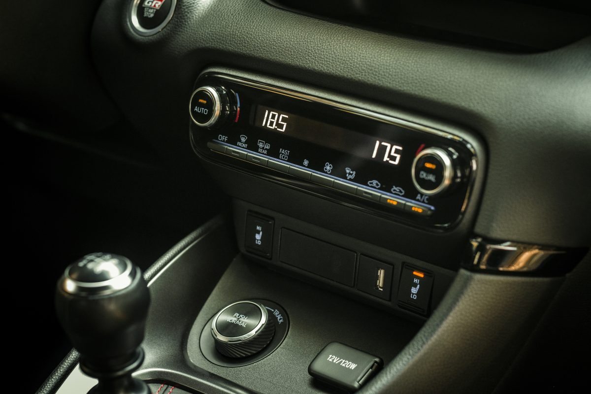 Toyota GR Yaris - klimatizace