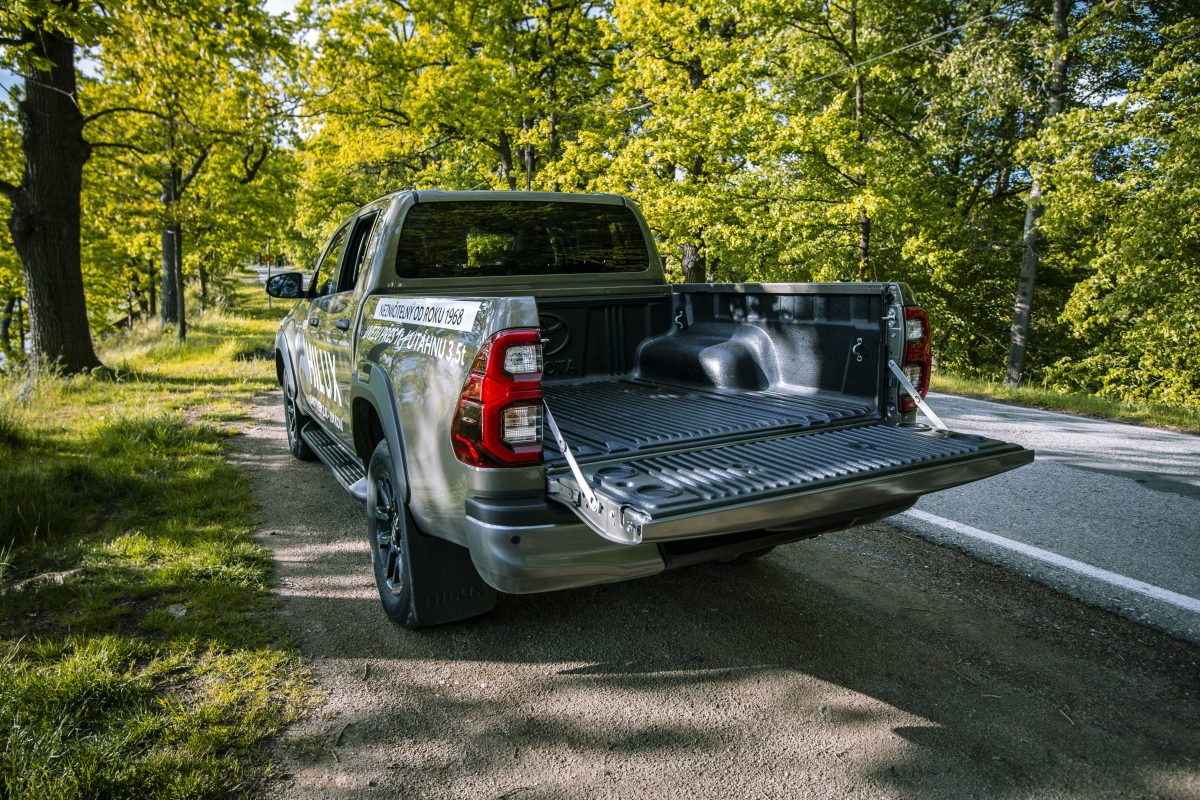 Toyota Hilux Invincible - otevřená korba